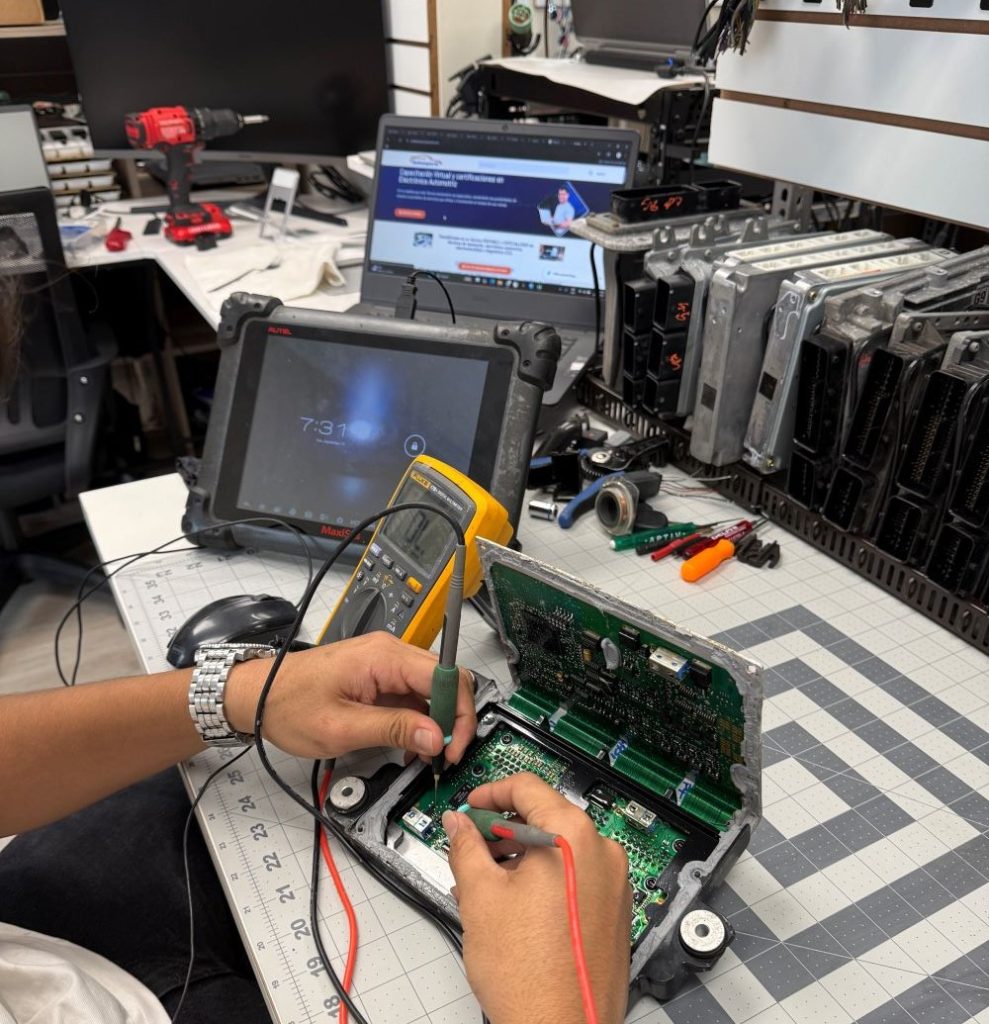 Tecnico lab ecm