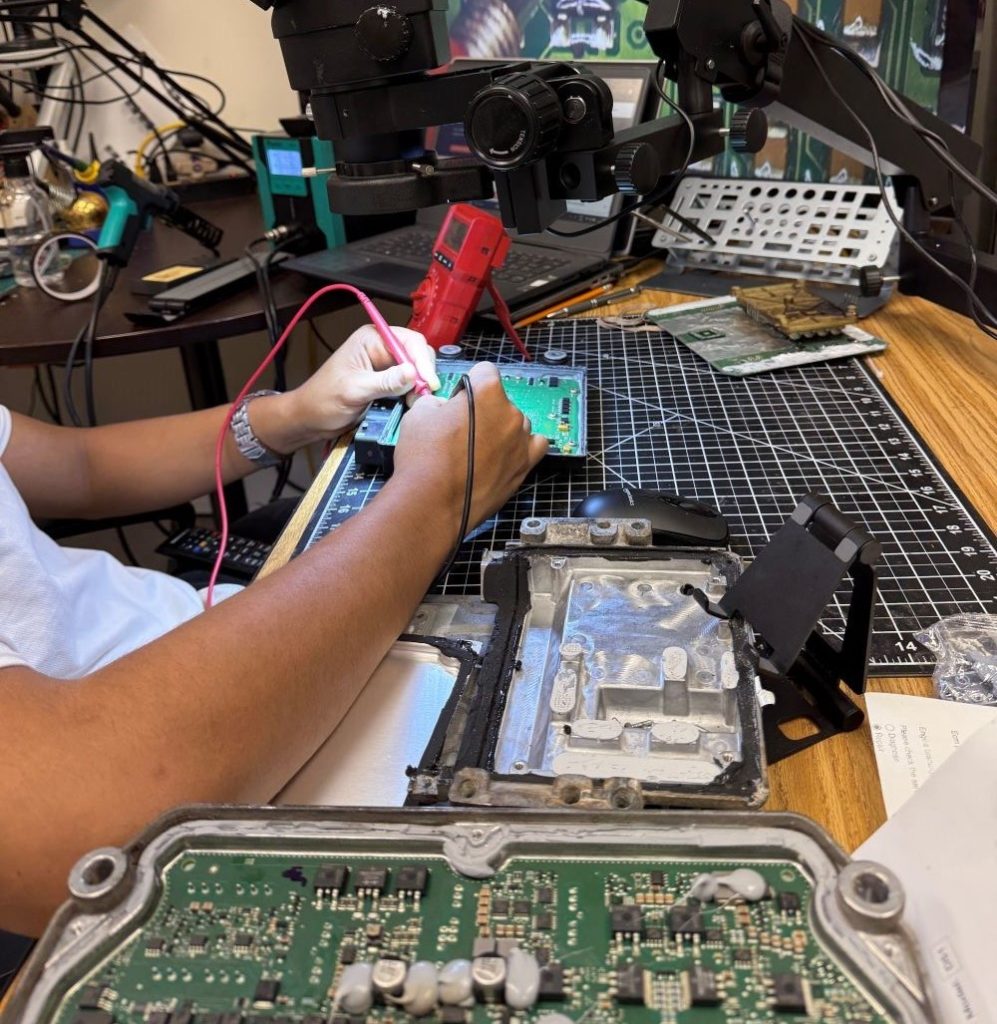 tecnico ecm lab